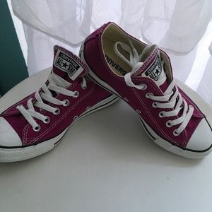 Converse magenta NWOT women’s size 7
